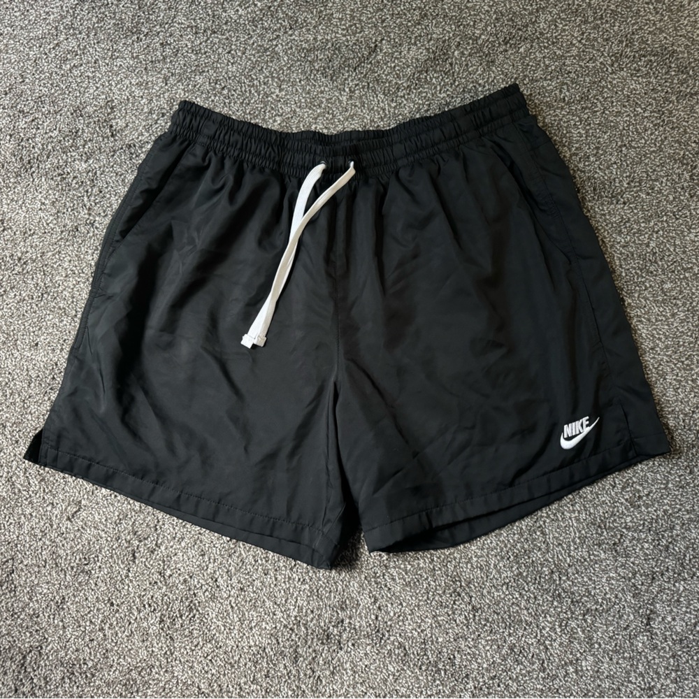 Mens’s Black Nike Flow shorts